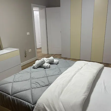 New Bazaar Τίρανα