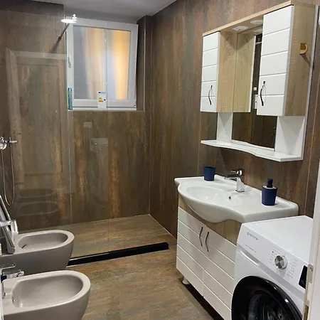 New Bazaar Τίρανα