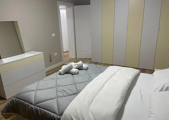 New Bazaar Τίρανα